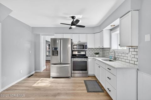 Tiny photo for 1057 Keeler Street, Maumee, OH 43537 (MLS # 10001564)