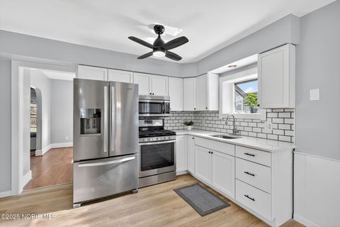 Tiny photo for 1057 Keeler Street, Maumee, OH 43537 (MLS # 10001564)