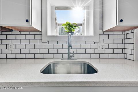 Tiny photo for 1057 Keeler Street, Maumee, OH 43537 (MLS # 10001564)