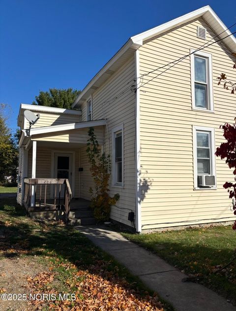 Photo of 206 Midland Avenue, Findlay, OH 45840 (MLS # 10001188)