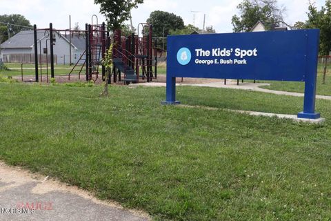 Tiny photo for 723 Ashwood Avenue, Toledo, OH 43608 (MLS # 10006816)