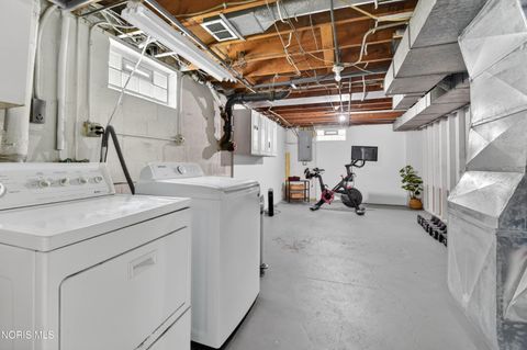Tiny photo for 2436 Lark Avenue, Toledo, OH 43613 (MLS # 10007495)