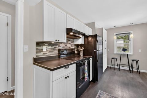 Tiny photo for 2436 Lark Avenue, Toledo, OH 43613 (MLS # 10007495)