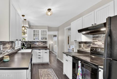Tiny photo for 2436 Lark Avenue, Toledo, OH 43613 (MLS # 10007495)