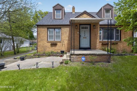 Tiny photo for 2436 Lark Avenue, Toledo, OH 43613 (MLS # 10007495)