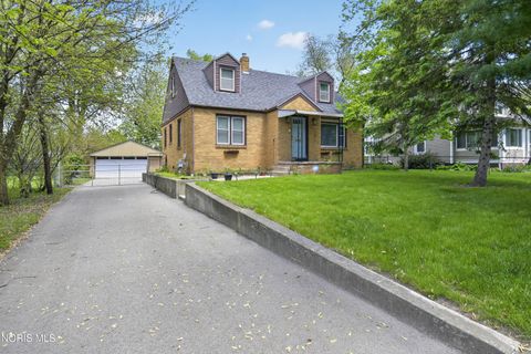 Tiny photo for 2436 Lark Avenue, Toledo, OH 43613 (MLS # 10007495)
