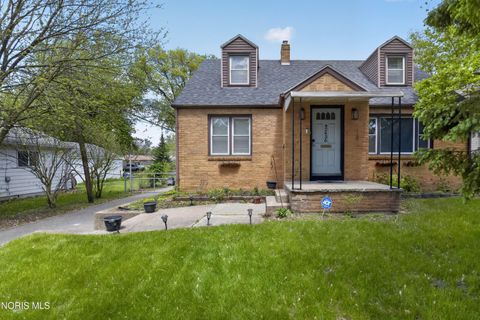 Photo of 2436 Lark Avenue, Toledo, OH 43613 (MLS # 10007495)