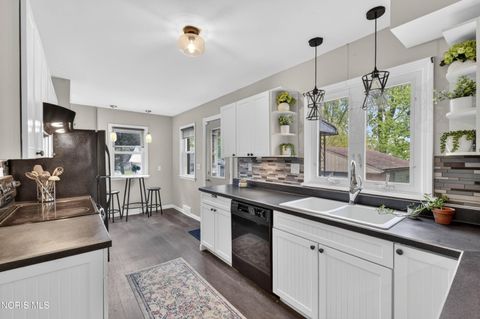 Tiny photo for 2436 Lark Avenue, Toledo, OH 43613 (MLS # 10007495)