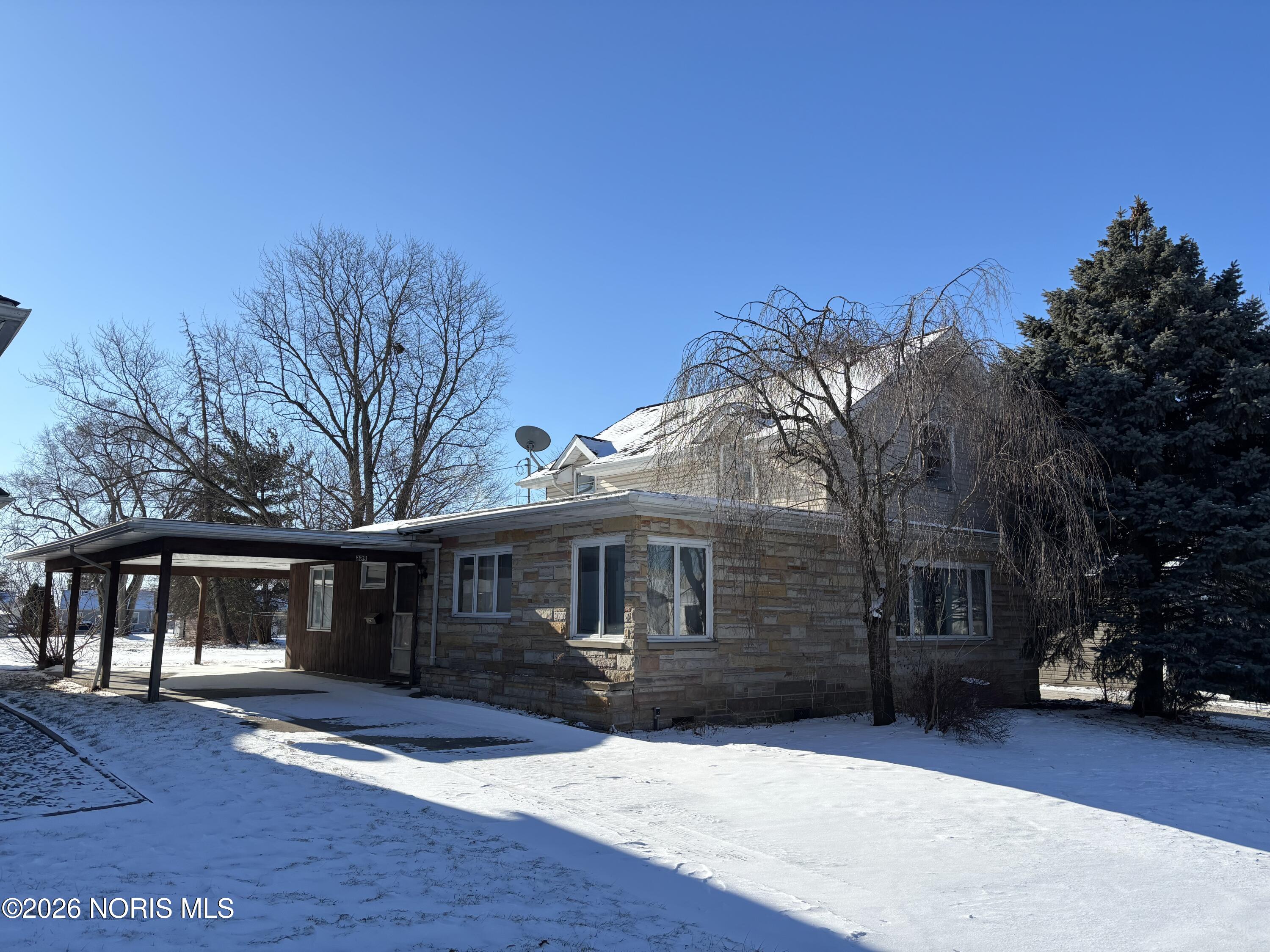 239 W Chestnut Street