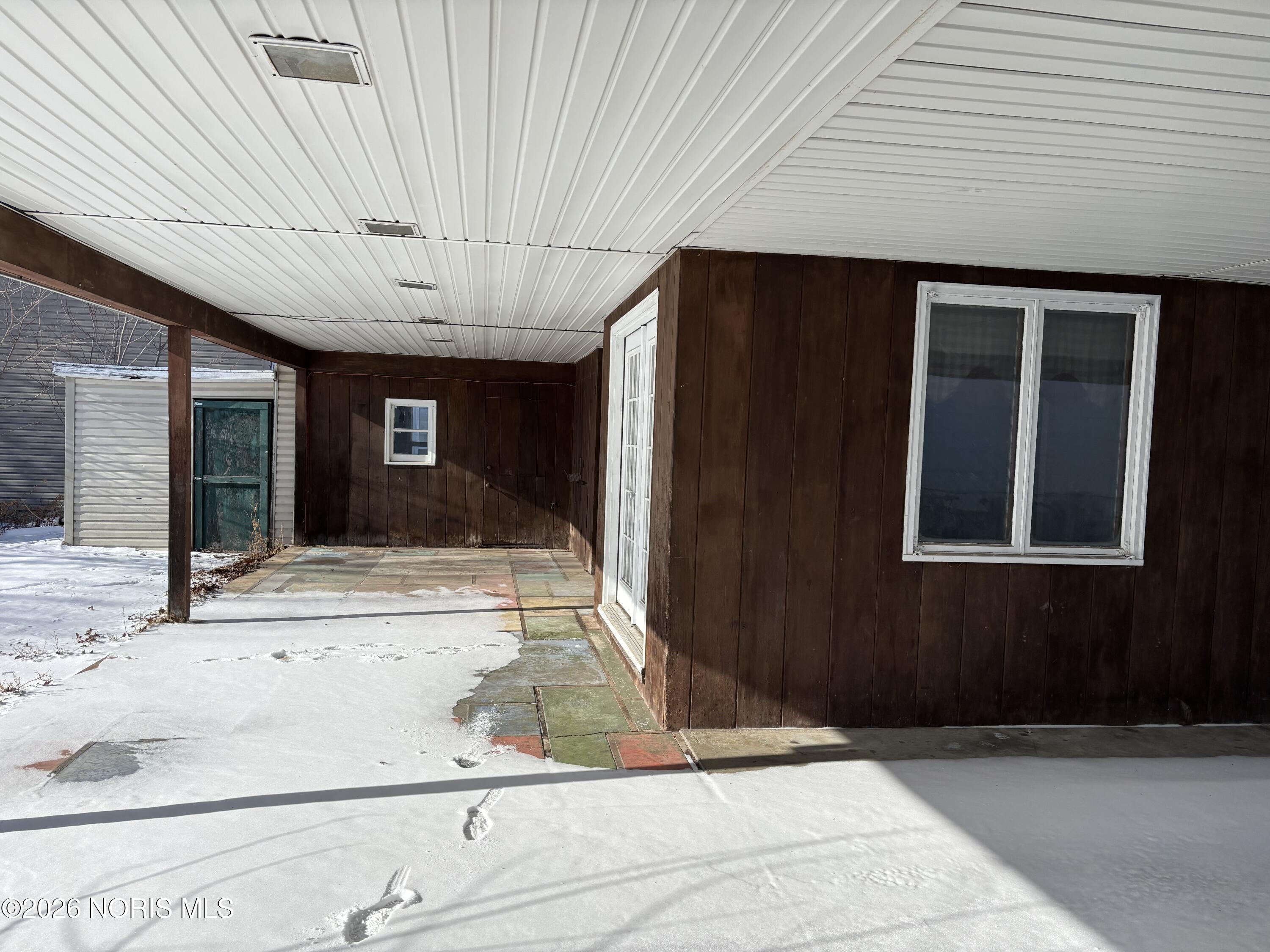 239 W Chestnut Street