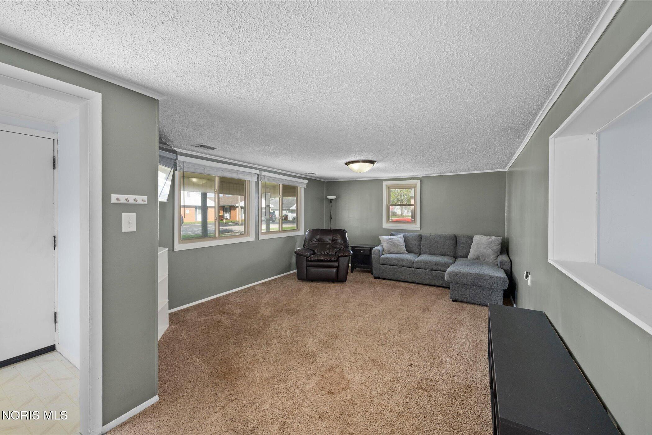 913 W College Avenue