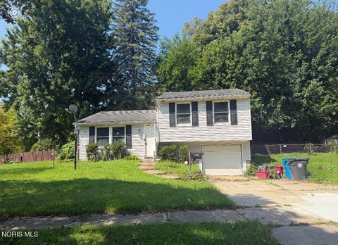 Tiny photo for 525 Heathshire Drive, Toledo, OH 43607 (MLS # 10012415)