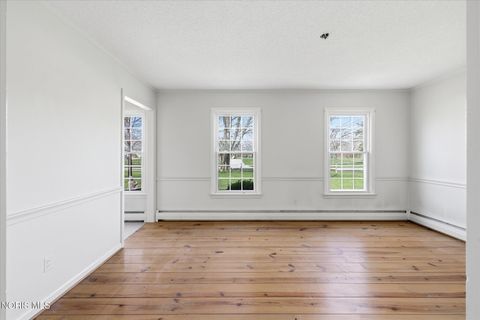 Tiny photo for 11 Old Coach Road, Bowling Green, OH 43402 (MLS # 10006164)