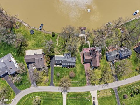 Tiny photo for 11 Old Coach Road, Bowling Green, OH 43402 (MLS # 10006164)