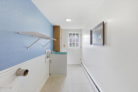 Tiny photo for 11 Old Coach Road, Bowling Green, OH 43402 (MLS # 10006164)