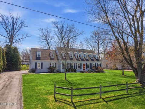 Tiny photo for 11 Old Coach Road, Bowling Green, OH 43402 (MLS # 10006164)