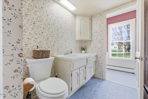 Tiny photo for 11 Old Coach Road, Bowling Green, OH 43402 (MLS # 10006164)