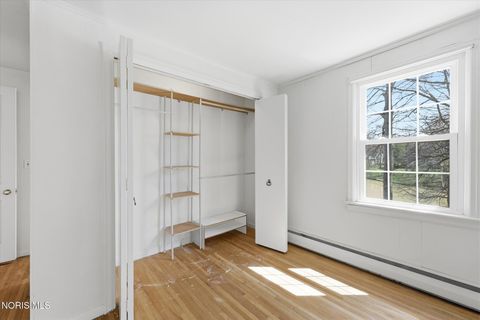 Tiny photo for 11 Old Coach Road, Bowling Green, OH 43402 (MLS # 10006164)