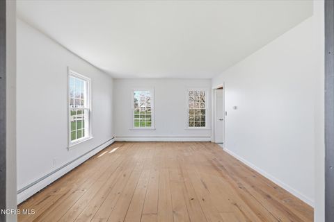 Tiny photo for 11 Old Coach Road, Bowling Green, OH 43402 (MLS # 10006164)