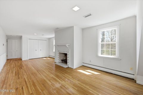 Tiny photo for 11 Old Coach Road, Bowling Green, OH 43402 (MLS # 10006164)