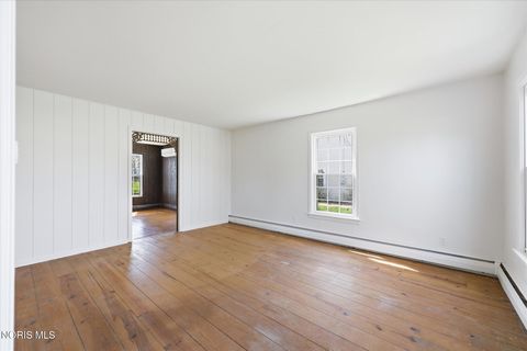 Tiny photo for 11 Old Coach Road, Bowling Green, OH 43402 (MLS # 10006164)