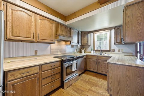 Tiny photo for 11 Old Coach Road, Bowling Green, OH 43402 (MLS # 10006164)