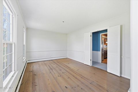 Tiny photo for 11 Old Coach Road, Bowling Green, OH 43402 (MLS # 10006164)