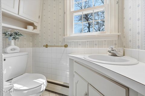 Tiny photo for 11 Old Coach Road, Bowling Green, OH 43402 (MLS # 10006164)