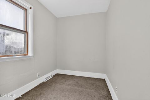 Tiny photo for 119 Whiting Avenue, Toledo, OH 43609 (MLS # 10004812)