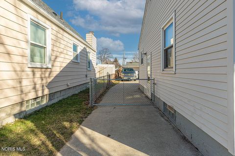 Tiny photo for 1202 Cribb Street, Toledo, OH 43612 (MLS # 10004975)