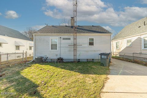 Tiny photo for 1202 Cribb Street, Toledo, OH 43612 (MLS # 10004975)