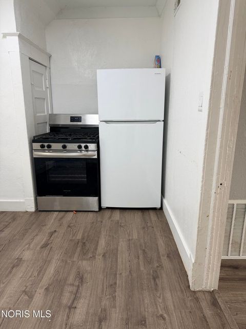 Tiny photo for 2026 Hawthorne Street, Toledo, OH 43606 (MLS # 10004119)