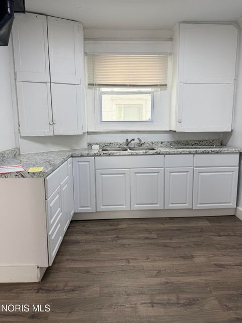 Tiny photo for 2026 Hawthorne Street, Toledo, OH 43606 (MLS # 10004119)