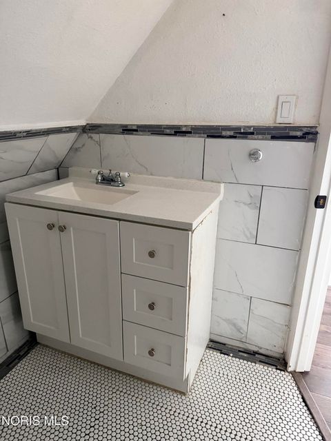 Tiny photo for 2026 Hawthorne Street, Toledo, OH 43606 (MLS # 10004119)