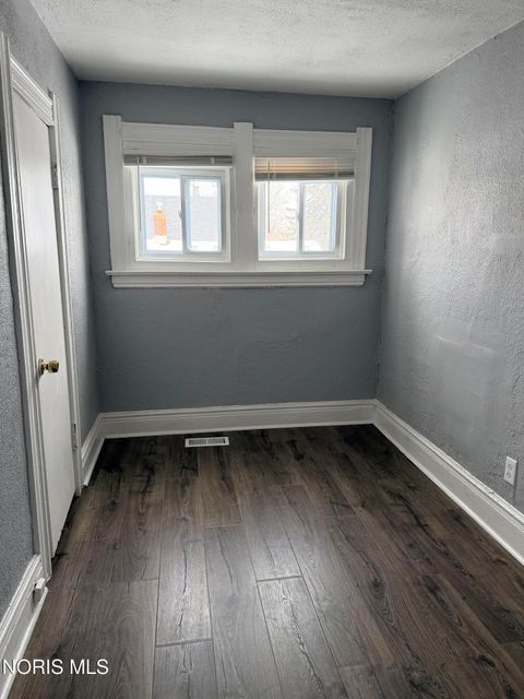 Tiny photo for 2026 Hawthorne Street, Toledo, OH 43606 (MLS # 10004119)