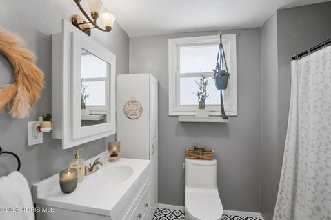 Tiny photo for 1421 E Sandusky Street, Findlay, OH 45840 (MLS # 10003908)