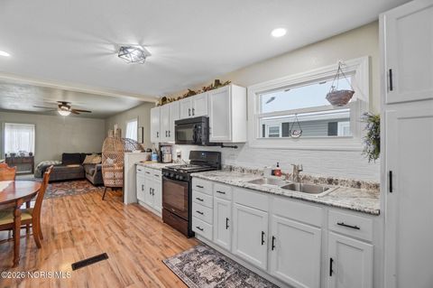 Tiny photo for 1421 E Sandusky Street, Findlay, OH 45840 (MLS # 10003908)