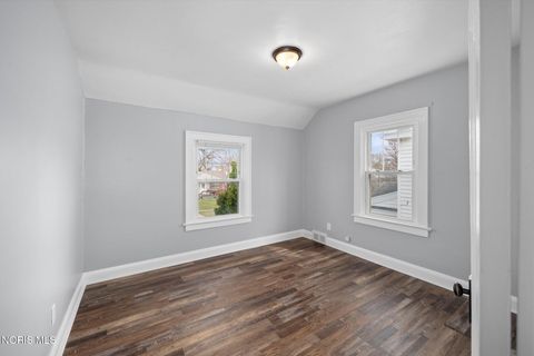 Tiny photo for 423 W Poinsetta Avenue, Toledo, OH 43612 (MLS # 10005733)