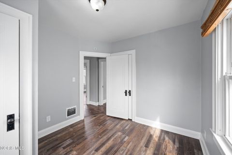 Tiny photo for 423 W Poinsetta Avenue, Toledo, OH 43612 (MLS # 10005733)