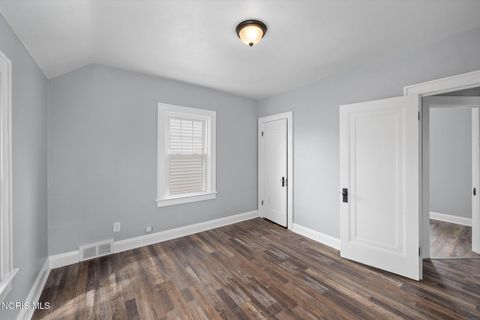 Tiny photo for 423 W Poinsetta Avenue, Toledo, OH 43612 (MLS # 10005733)