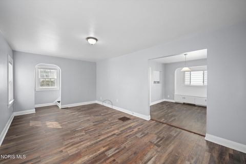 Tiny photo for 423 W Poinsetta Avenue, Toledo, OH 43612 (MLS # 10005733)