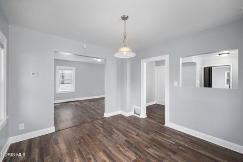 Tiny photo for 423 W Poinsetta Avenue, Toledo, OH 43612 (MLS # 10005733)