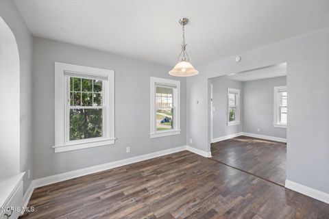 Tiny photo for 423 W Poinsetta Avenue, Toledo, OH 43612 (MLS # 10005733)