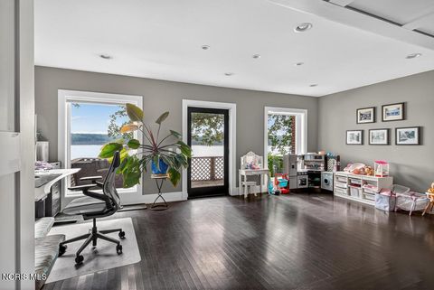 Tiny photo for 4215 River Road, Toledo, OH 43614 (MLS # 10005159)