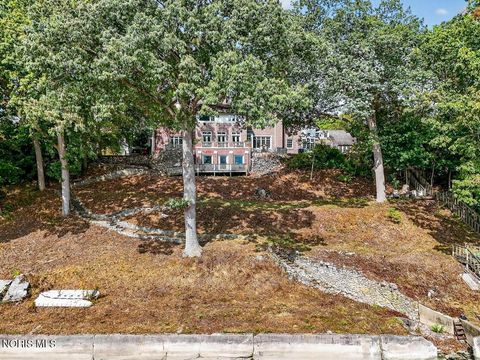 Tiny photo for 4215 River Road, Toledo, OH 43614 (MLS # 10005159)