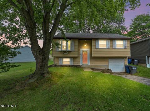 Photo of 5405 Thornbrook Trail, Toledo, OH 43611 (MLS # 10010383)