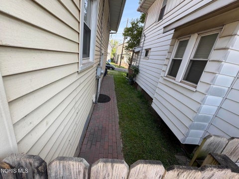 Tiny photo for 2460 Caledonia Street, Toledo, OH 43605 (MLS # 10011430)