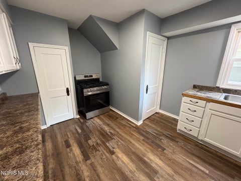 Tiny photo for 2460 Caledonia Street, Toledo, OH 43605 (MLS # 10011430)