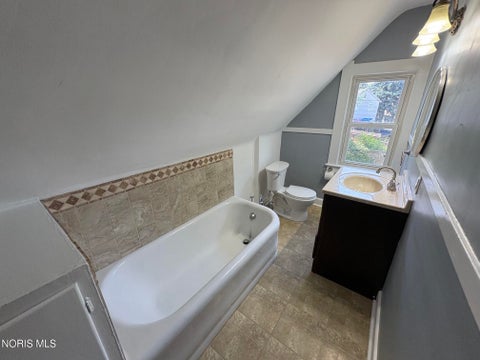 Tiny photo for 2460 Caledonia Street, Toledo, OH 43605 (MLS # 10011430)