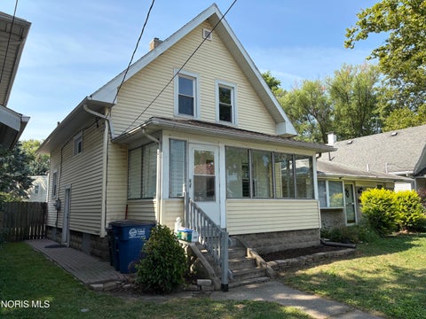 Tiny photo for 2460 Caledonia Street, Toledo, OH 43605 (MLS # 10011430)